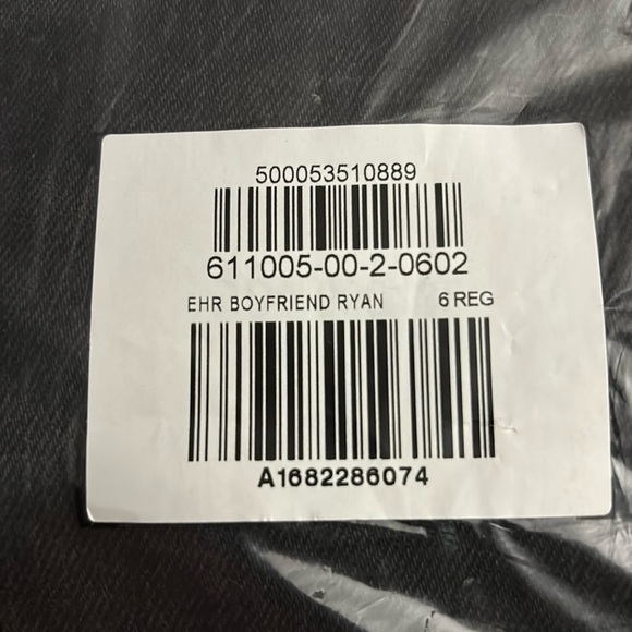 EHR Old Navy High Waisted Boyfriend Ryan Cutoff Jeans - Picture 4 of 4